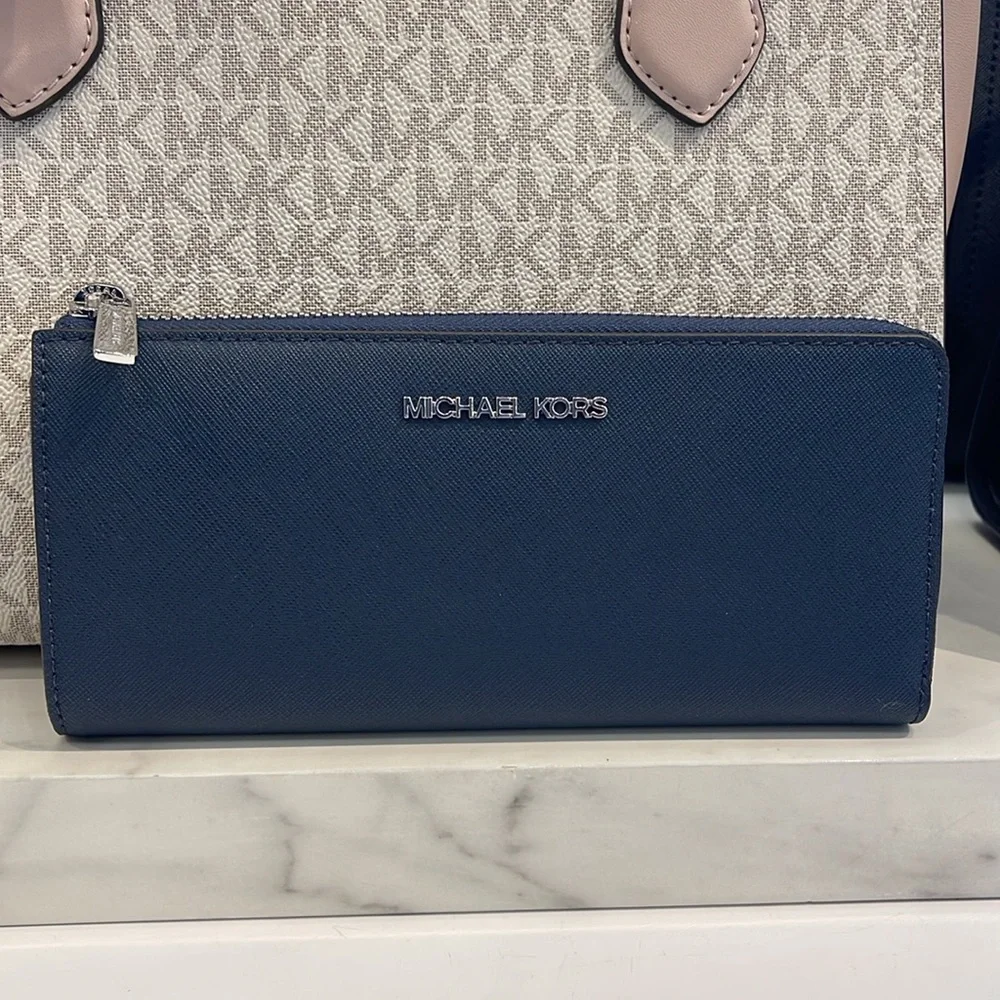 MICHAEL KORS Jet Set Travel Large Saffiano Leather Quarter-Zip Wallet Navy  NWT